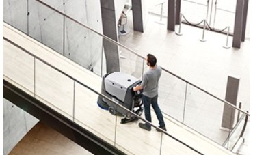 Vous entendez l’auto laveuse ?